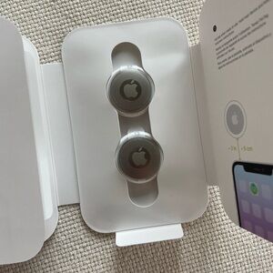 2 Apple Airtags